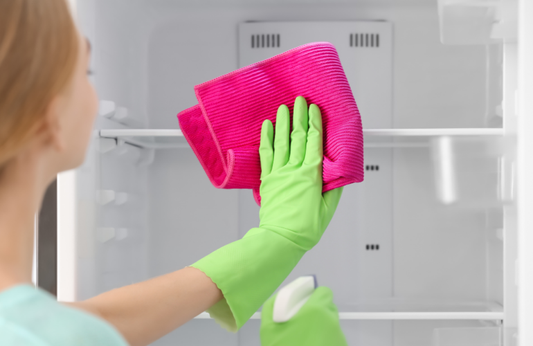 Cum să cureți corect frigiderul? – Ghid complet